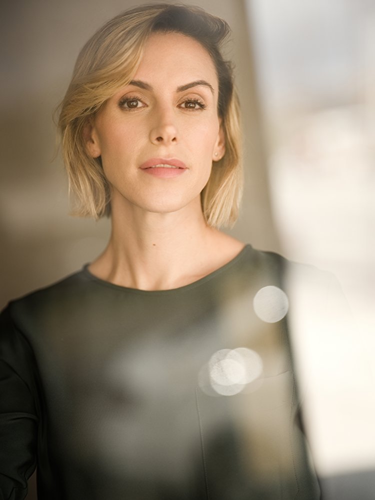 Alexandra De La Mora